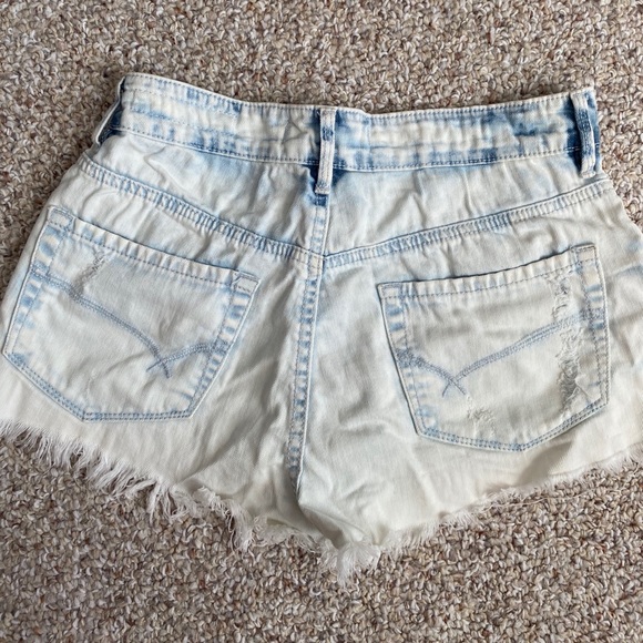 Bullhead Denim Acid Wash High Rise Frayed Shorts - Picture 2 of 3